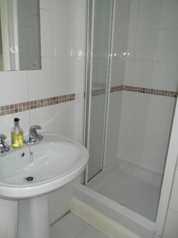 Lyndhurst Guest House 울버스톤 객실 사진