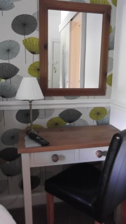 Lyndhurst Guest House 울버스톤 외부 사진