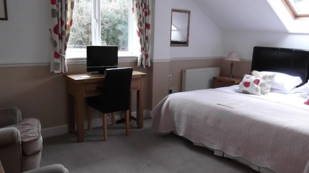 Lyndhurst Guest House 울버스톤 외부 사진
