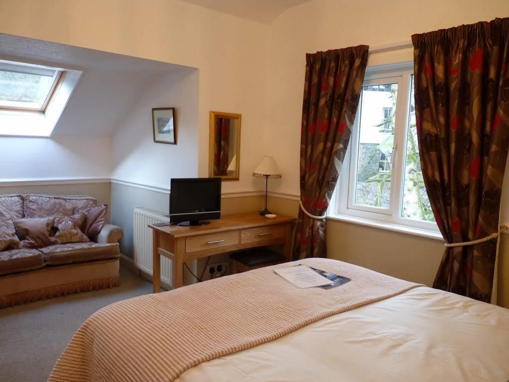 Lyndhurst Guest House 울버스톤 외부 사진