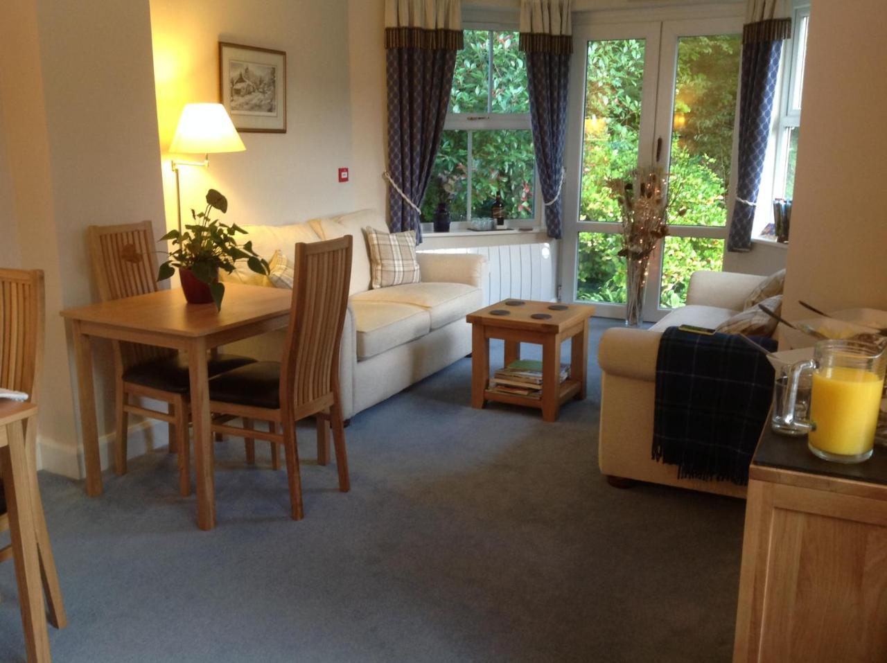 Lyndhurst Guest House 울버스톤 외부 사진